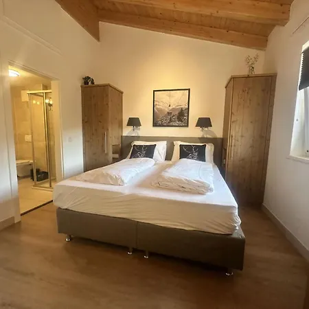 Cosy And Elegant Alpine House In Megève